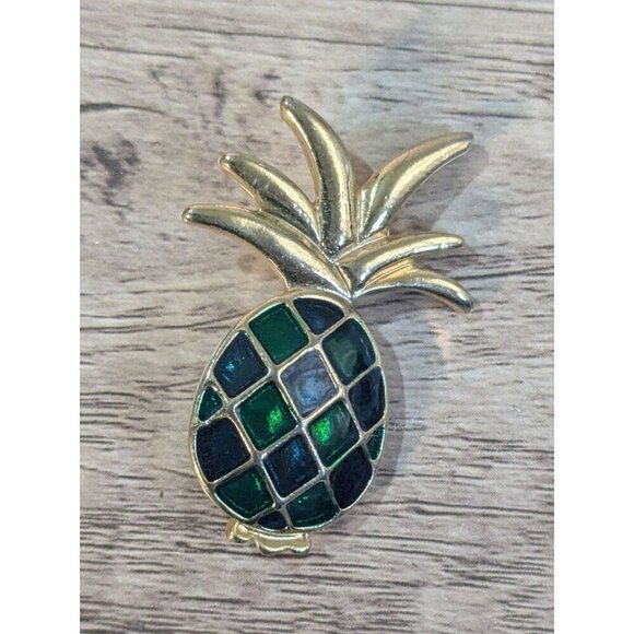 Gold-Tone Green Enamel Pineapple Brooch Pin Friendship Hospitality Tropical - Picture 1 of 4